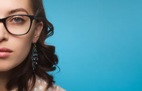 Обои woman brunette look glasses на телефон и рабочий стол раздел