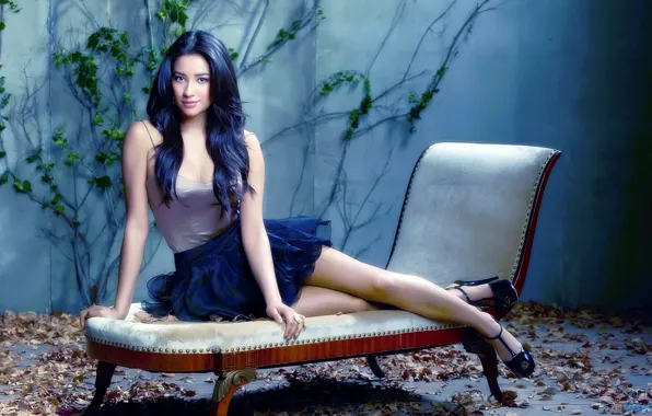 Brunette Model Actress Shay Mitchell Look Skirt Makeup