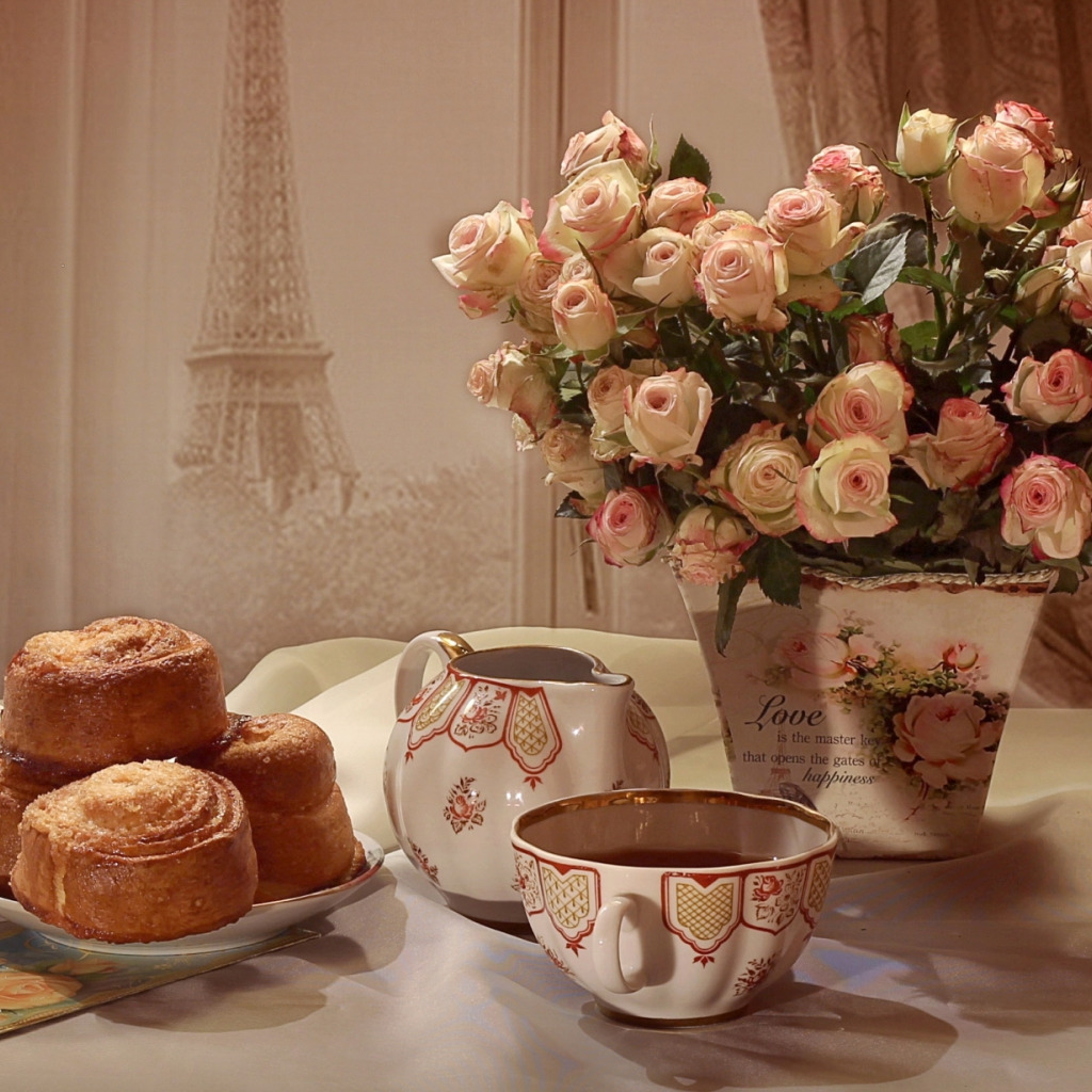 Было такое светлое чистое праздничное утро. Завтрак с цветами. Натюрморт с чаем. Натюрморт с кофе. Цветы в бежевых тонах.