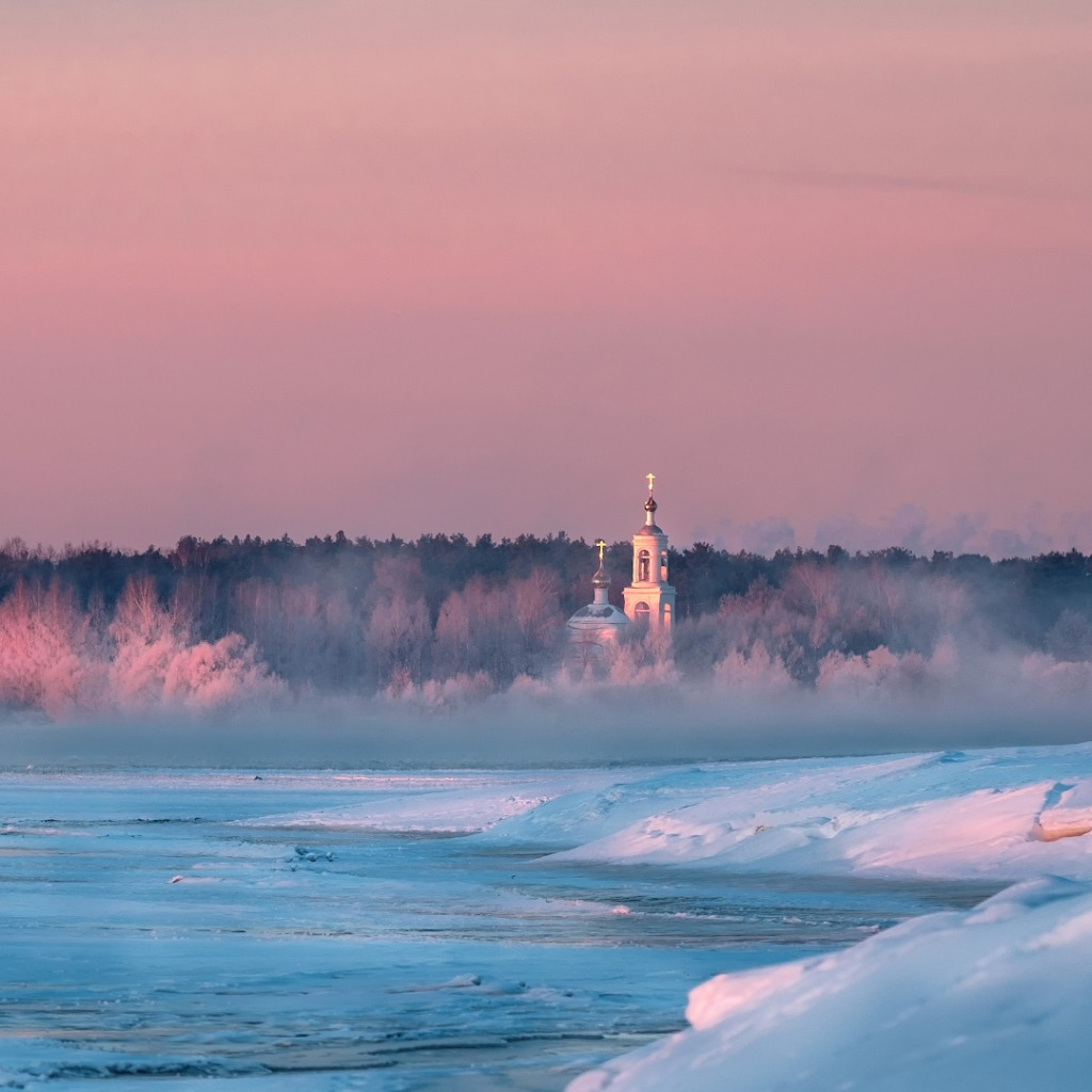 Сильный утренний мороз. Волга зимой. Зимнее утро. Карелия зимой. Рассвет на реке Волга.