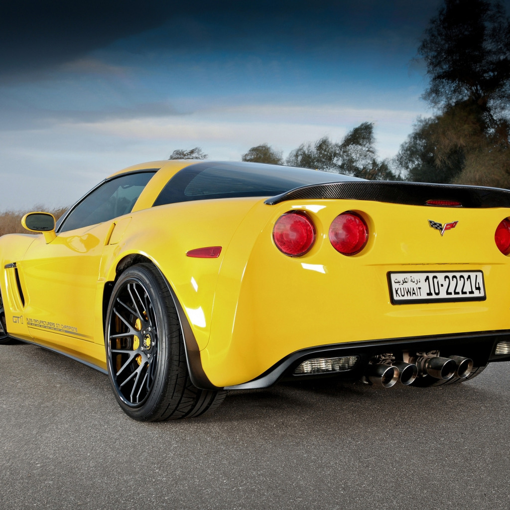 Chevrolet Corvette c6 желтая на обоях