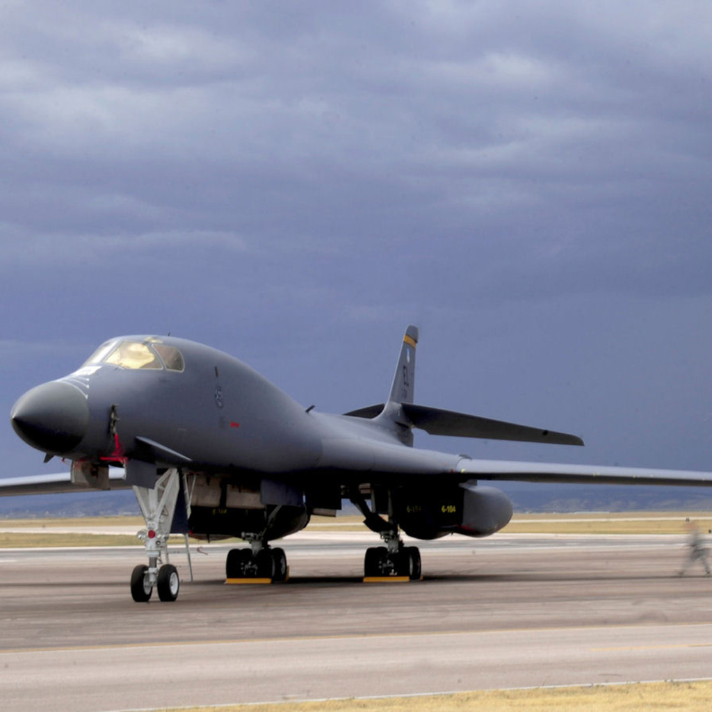 B1 d. ВВС США B-1b Lancer. AGM-69 И B-1b Lancer. B-1b Лансер на авиабазе Эрланн. Бомбардировщики b-1b Lancer Норвегия.