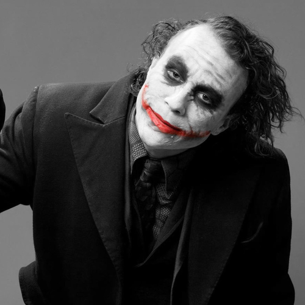 Скачать обои улыбка, серый, фон, джокер, фильм, кровь, Бэтмэн, JOKER,  раздел фильмы в разрешении 1024x1024