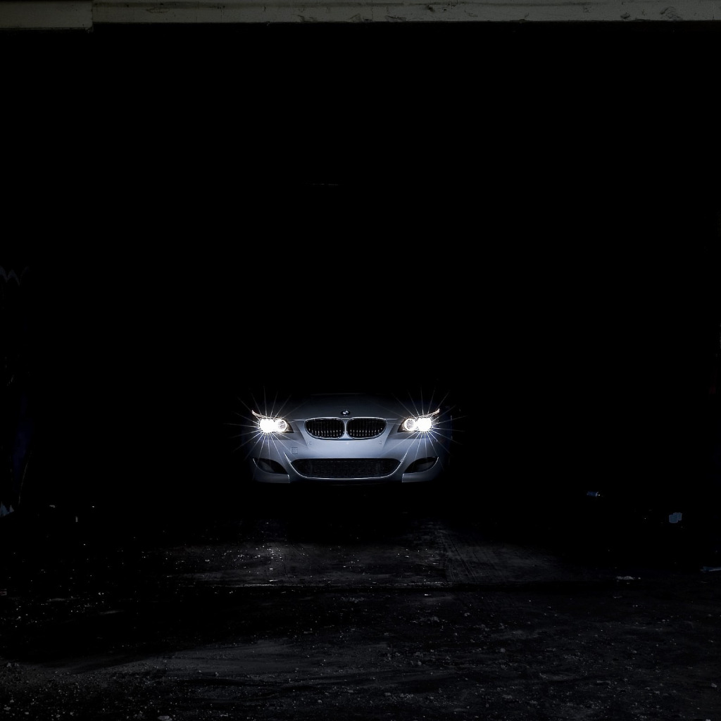 Фары в темноте видео. BMW фары в темноте. БМВ В темноте. Фото БМВ В темноте. BMW m5 в темноте.