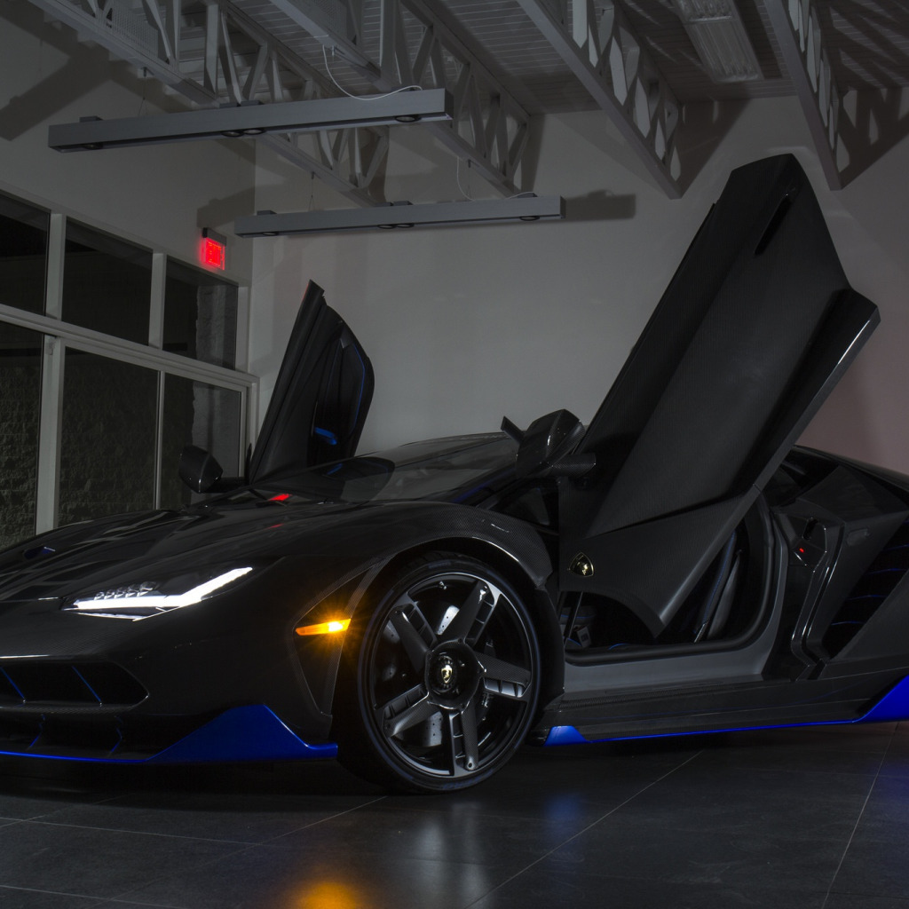 Lamborghini Centenario голубая