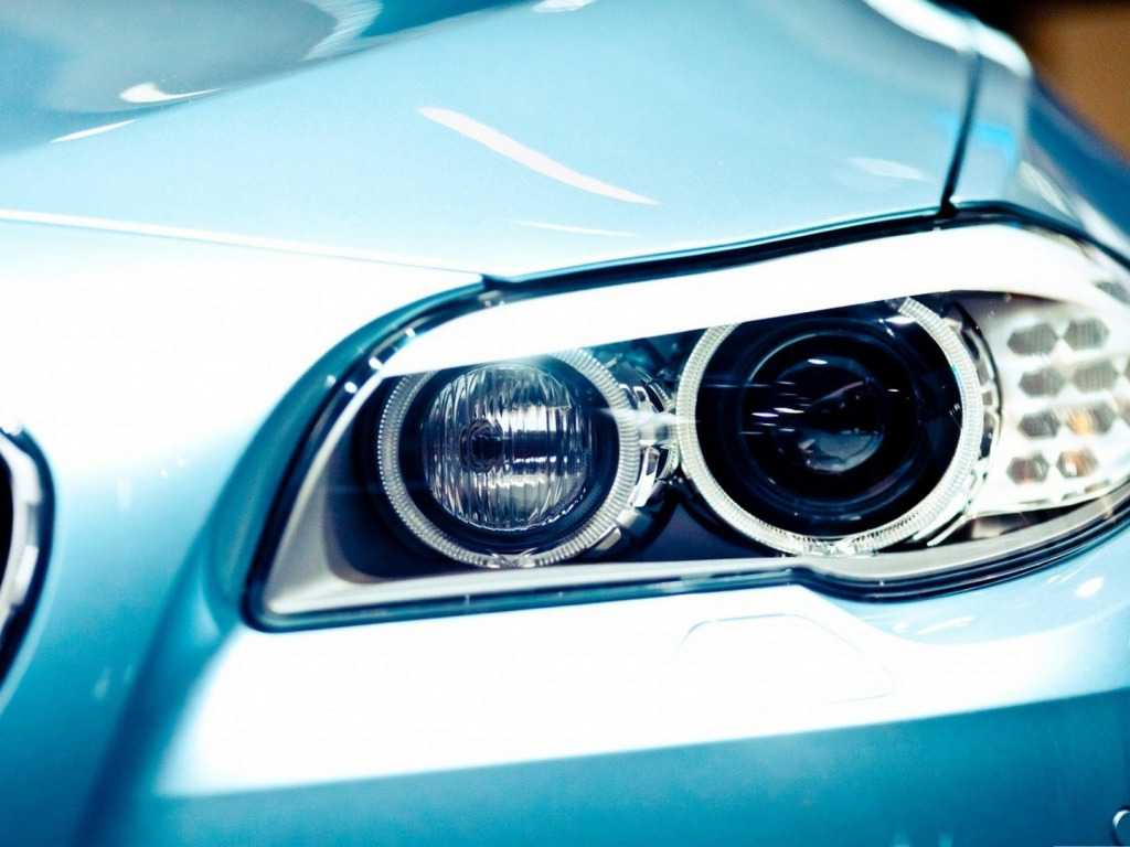 BMW 1 Series Headlight Night