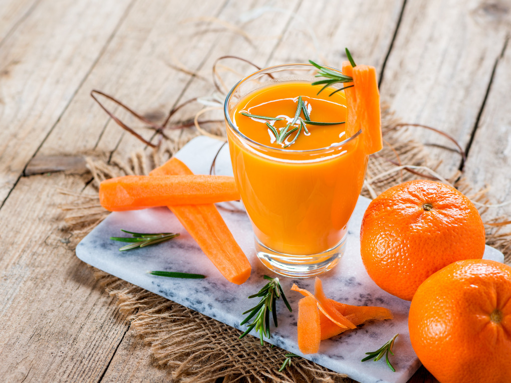 Смузи морковь апельсин имбирь. Смузи манго морковь. Морковно-апельсин свежевыжатый сок. Сок облепиха апельсин имбирь. Смузи морковь апельсин