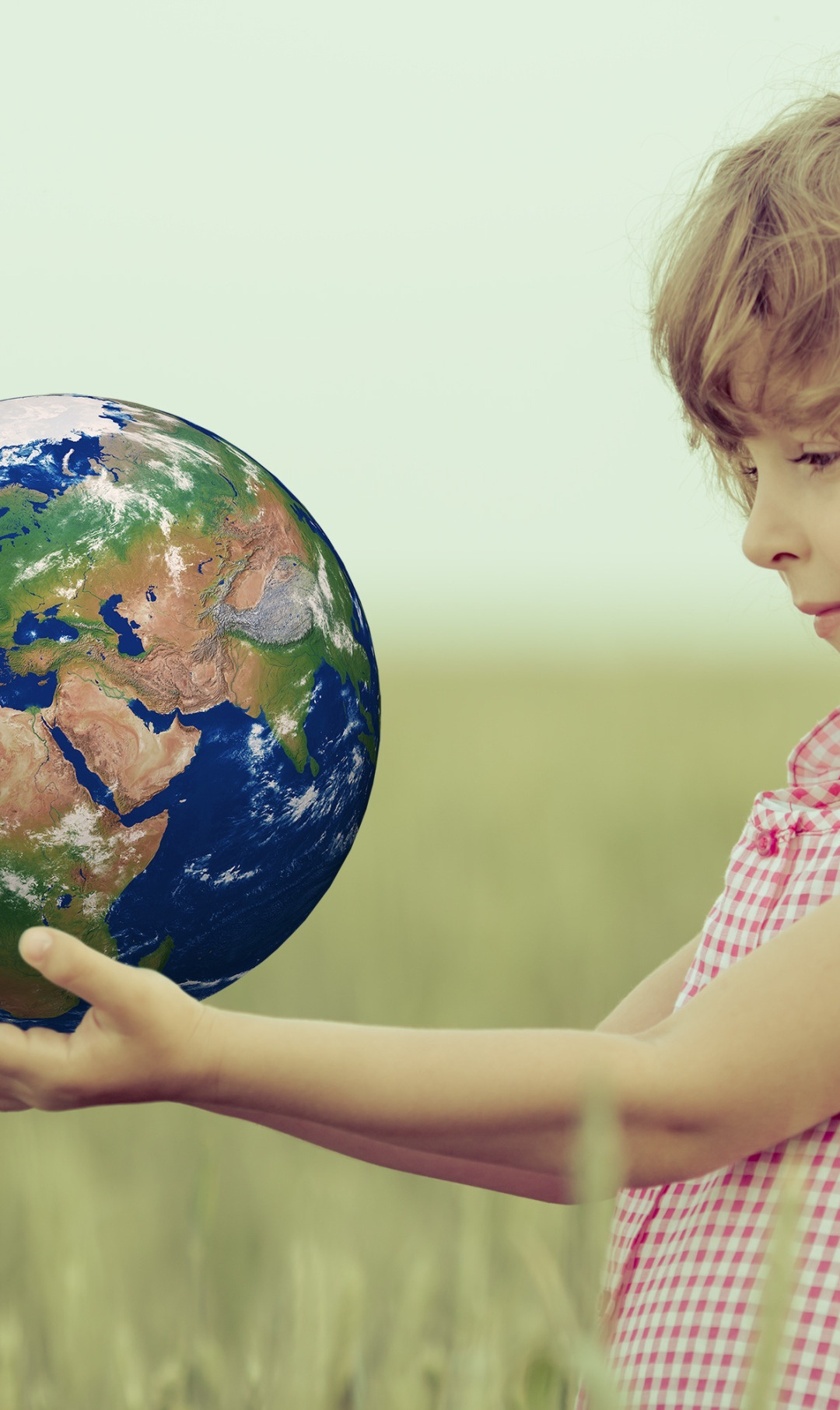 Earth child. Дети и природа. Дети земли. Ребенок познает мир. Девочка и земной шар.