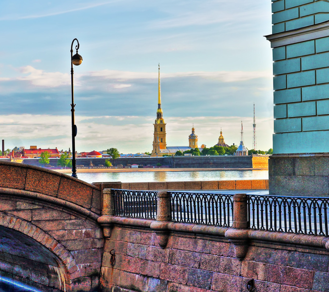 Сдать питер. Эрмитаж Петропавловская крепость в Санкт-Петербурге. Петропавловская крепость набережная в Санкт-Петербурге. Петропавловская крепость зимняя канавка. Петропавловская крепость вид с моста.