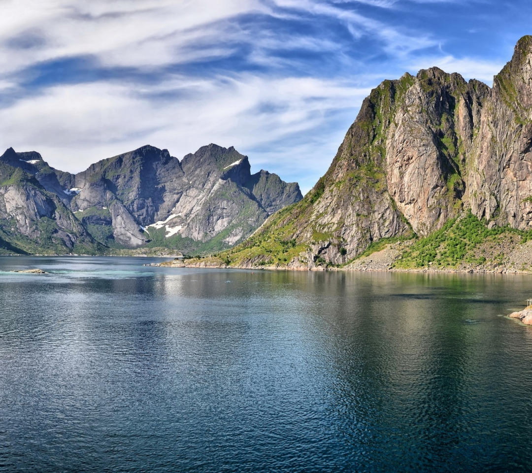 Lakes rocks. Озеро в скале. Картинки высокого качества. Обои.