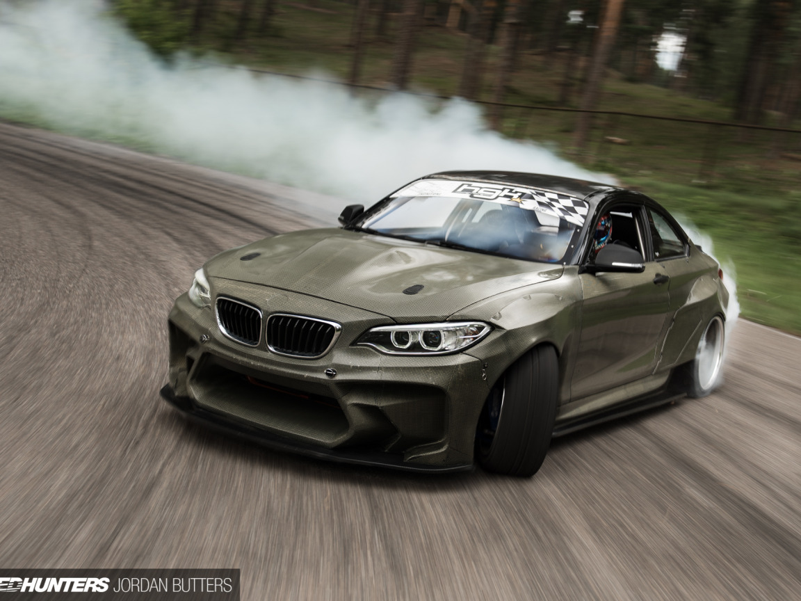 Скачать обои car, дым, трасса, BMW, занос, Drift, speedhunters, Latvia,  раздел bmw в разрешении 1152x864