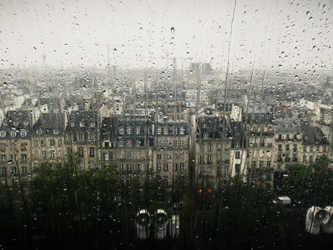 Столица дождей город. Дождь в городе. Дождь в окне. Вид из окна дождь. Дождливый город за окном.