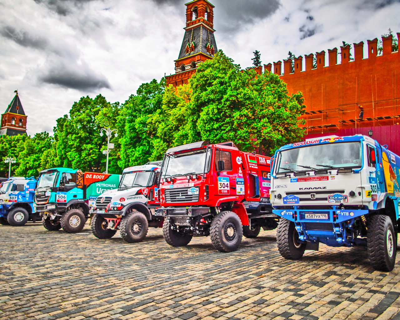 Скачать обои Город, Спорт, Мастер, Москва, Renault, Грузовики, Россия,  Красная площадь, раздел грузовики в разрешении 1280x1024