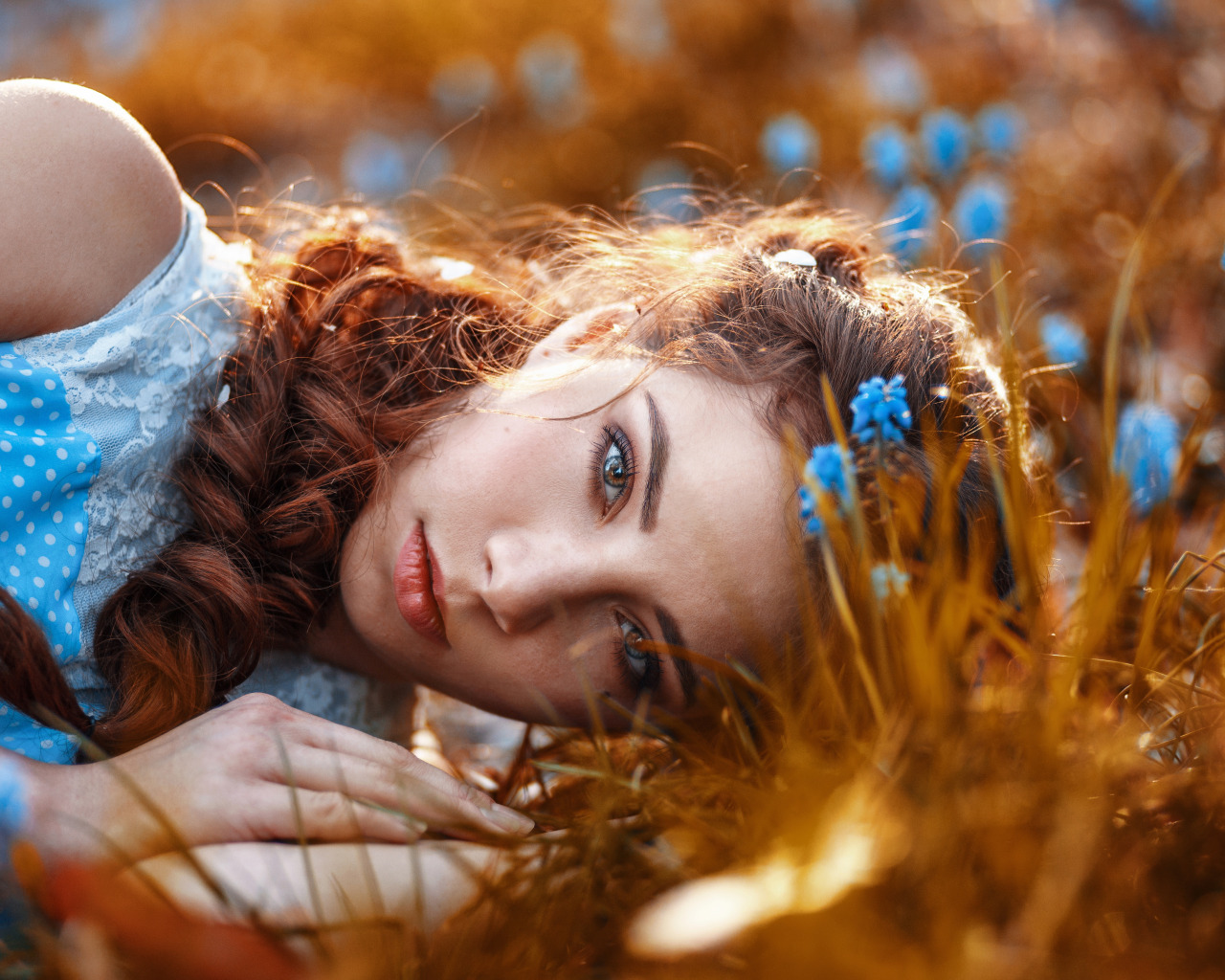 Суха девушка. Девушка с рыжими волосами. Зеленоглазая девушка с косами. Девушка Pixabay. Лицо природы.