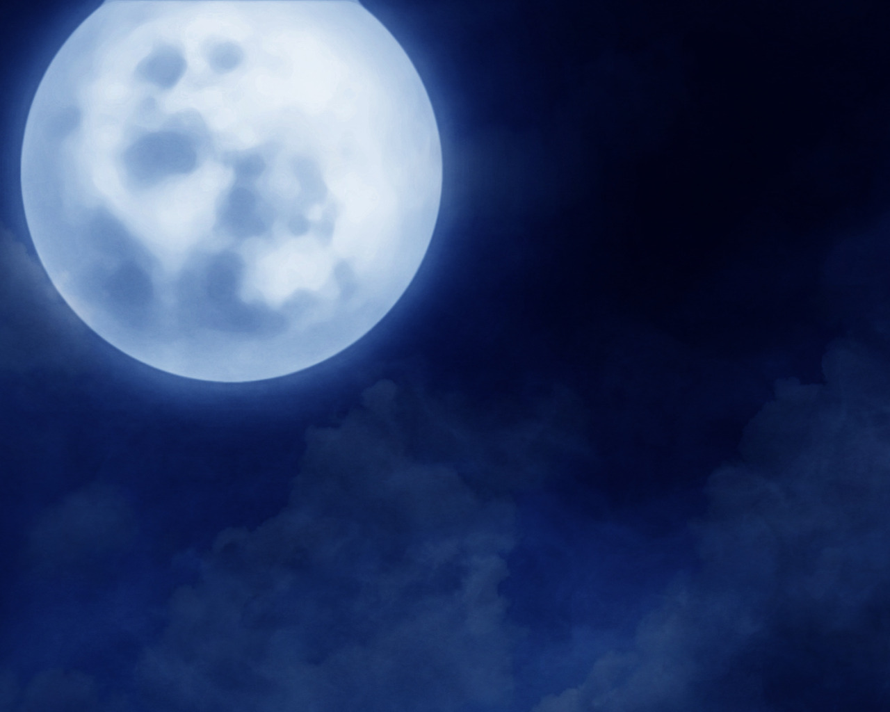 Ночи серых дней короче. Луна. Красивая Луна. Луна в облаках синяя. Луна светит ярко.