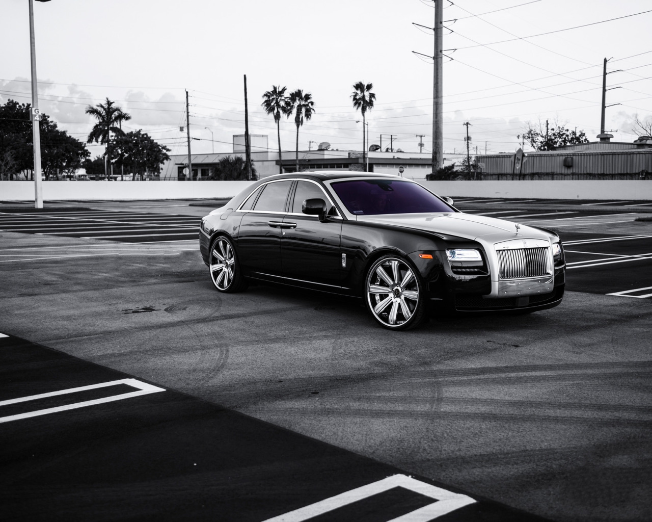 Ghost машина. Черный Роллс Ройс Ghost. Роллс Ройс а4 чёрный. Rolls Royce Ghost обои. Rolls Royce Ghost 2021 на Vossen.