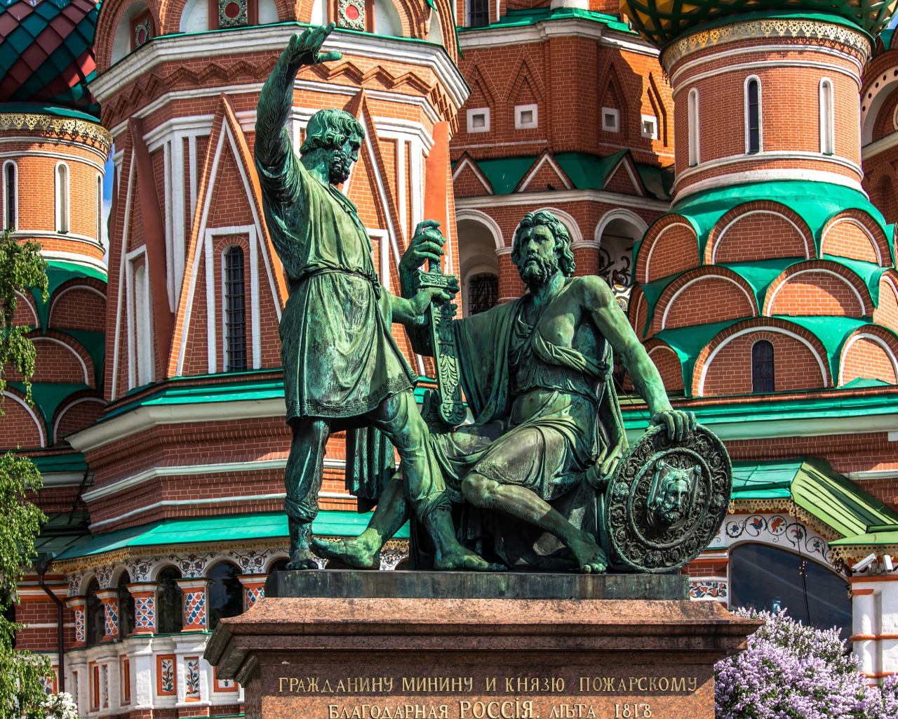 Памятник минину и пожарскому в петербурге. Минин и Пожарский памятник в Москве. Памятник Минину и Пожарскому в Москве скульптор. Памятник Кузьме Минину и князю Дмитрию Пожарскому в Москве. И П Мартос памятник Минину и Пожарскому.