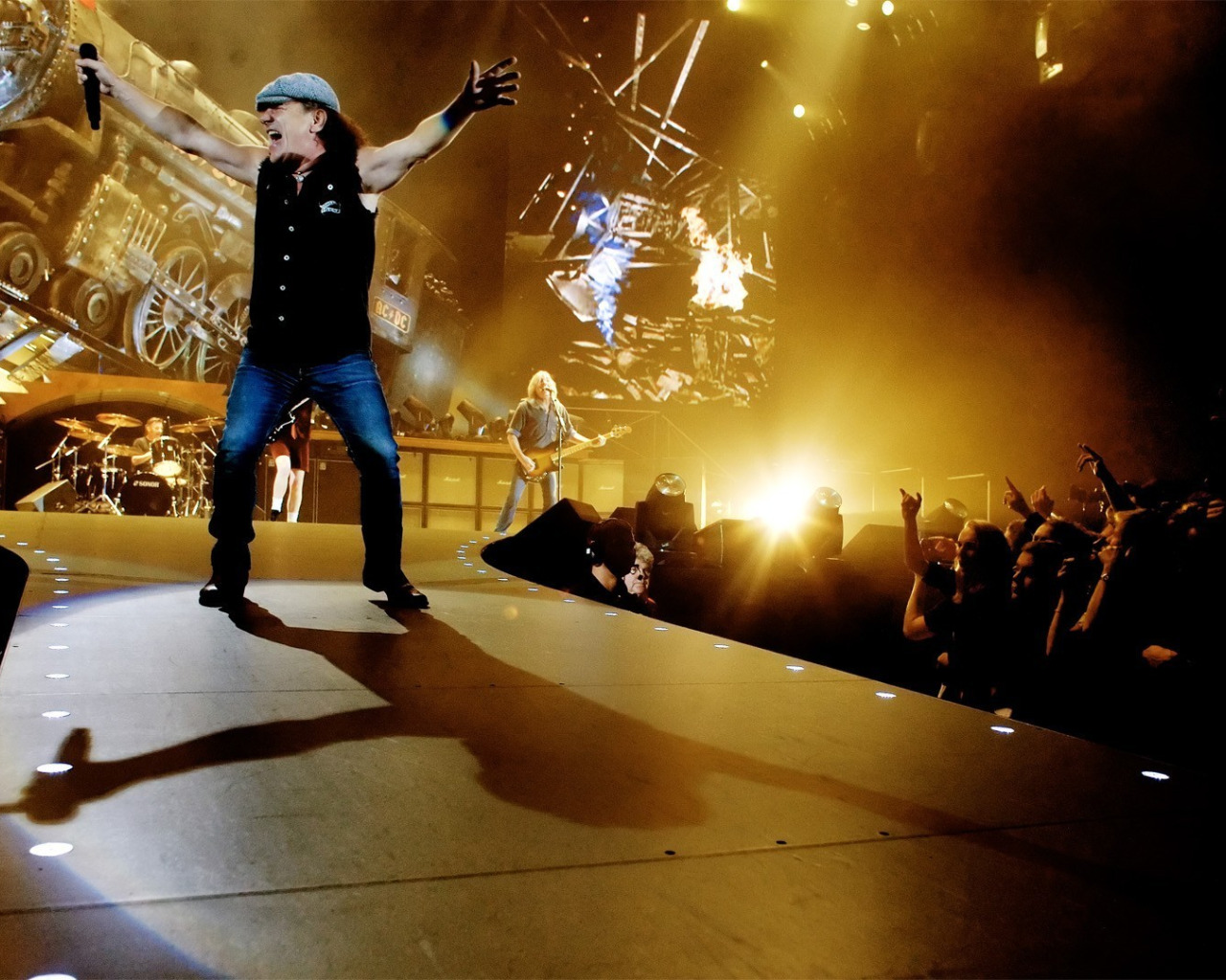 Rocking ac. Брайан Джонсон AC/DC. Солист АС ДС. Брайан Джонсон AC/DC В молодости. Brian Johnson обои.