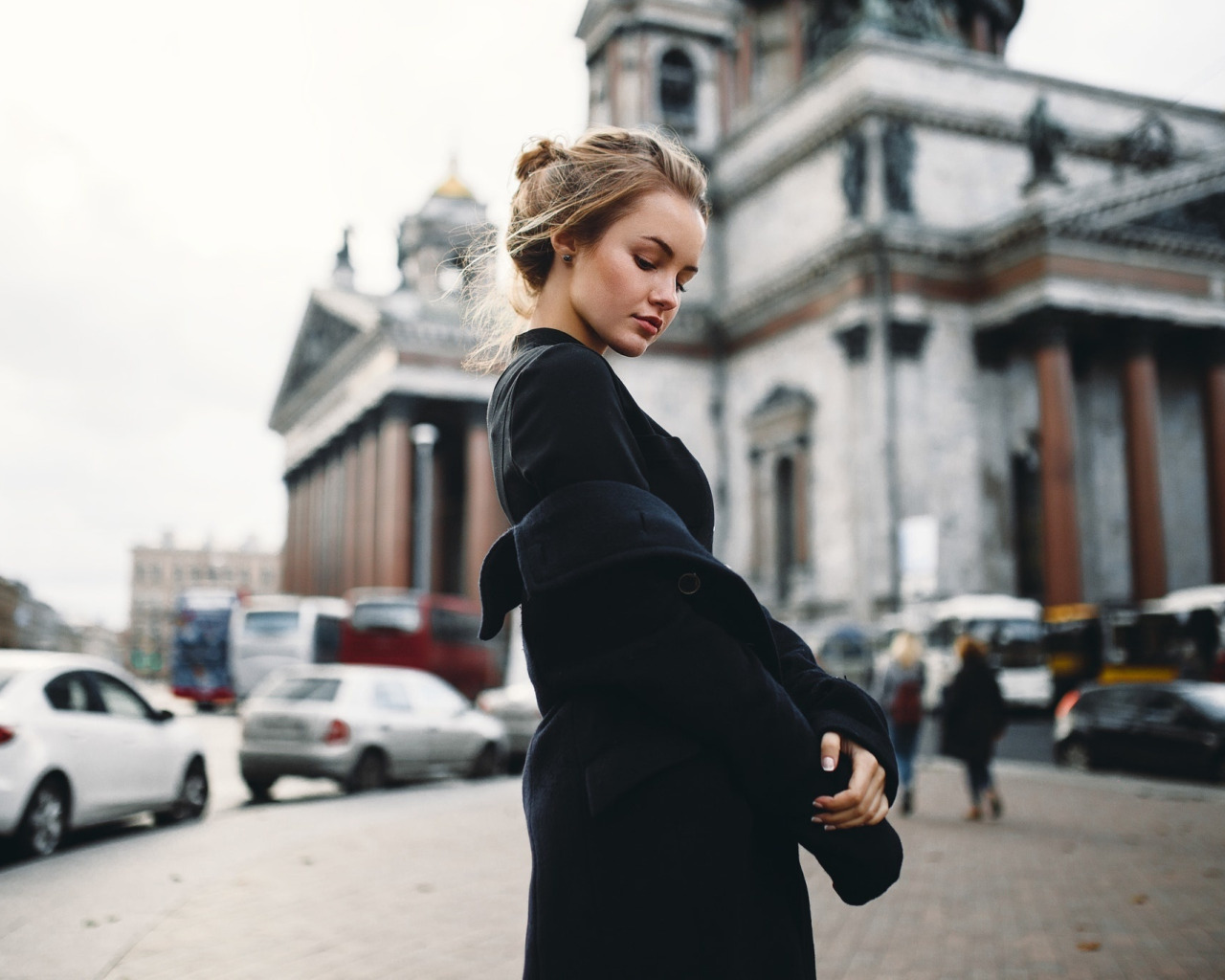 Уличная фотосессия. Девушка в пальто. Фотосессия в городском стиле. Санкт петербург девушка есть