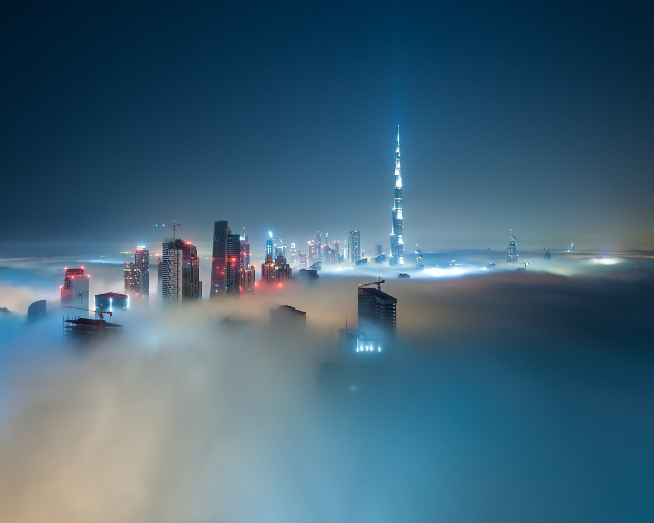 Скачать обои city, lights, Dubai, night, skyscraper, clouds, architecture,  building, раздел город в разрешении 1280x1024