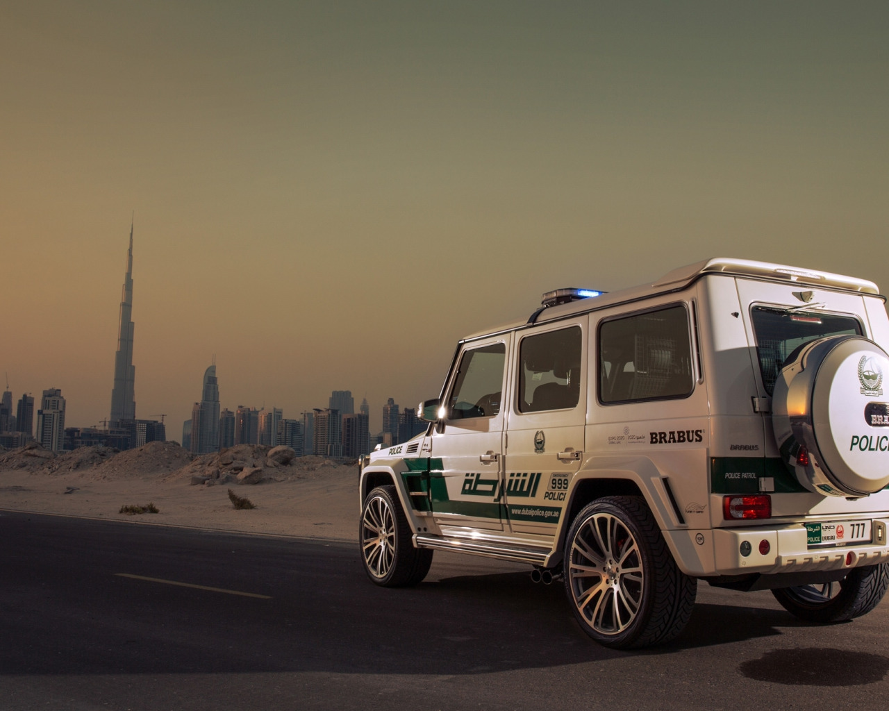 Тюнинг g05. Mercedes g63 Brabus Dubai. G63 AMG Dubai. G63 Brabus полиция. Полиция Дубая Брабус.