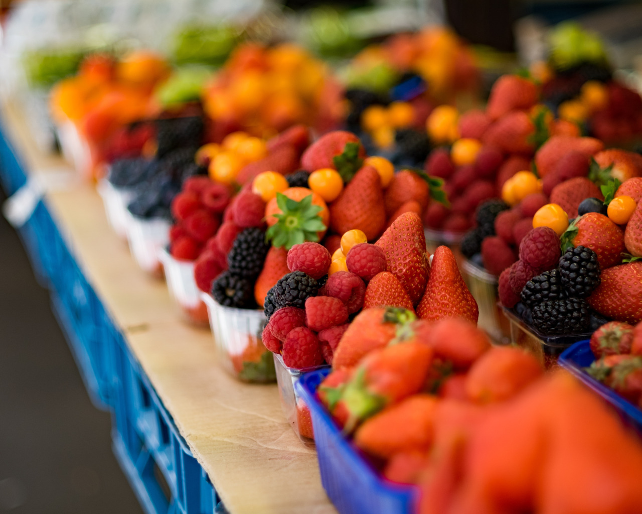 Плодовые товары. Фрукты и ягоды. Плодово-Ягодная продукция. Ассортимент фруктов. Плодово ягодные фрукты.