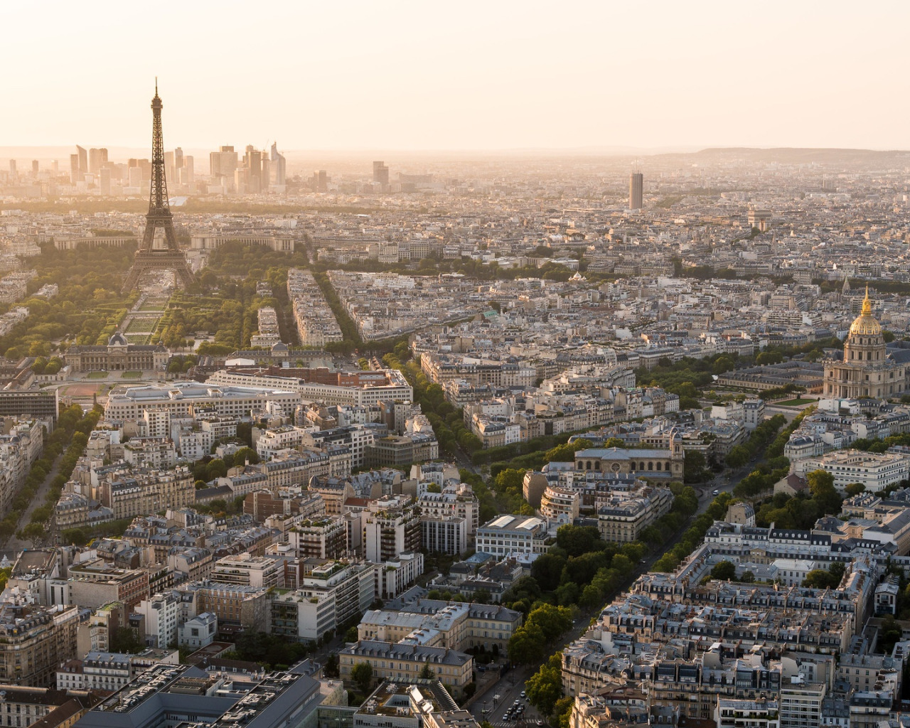 Golden paris. Монпарнас в Париже. Кладбище Монпарнас в Париже. Париж Монпарнас улей. Монпарнас в Париже смотровая площадка.