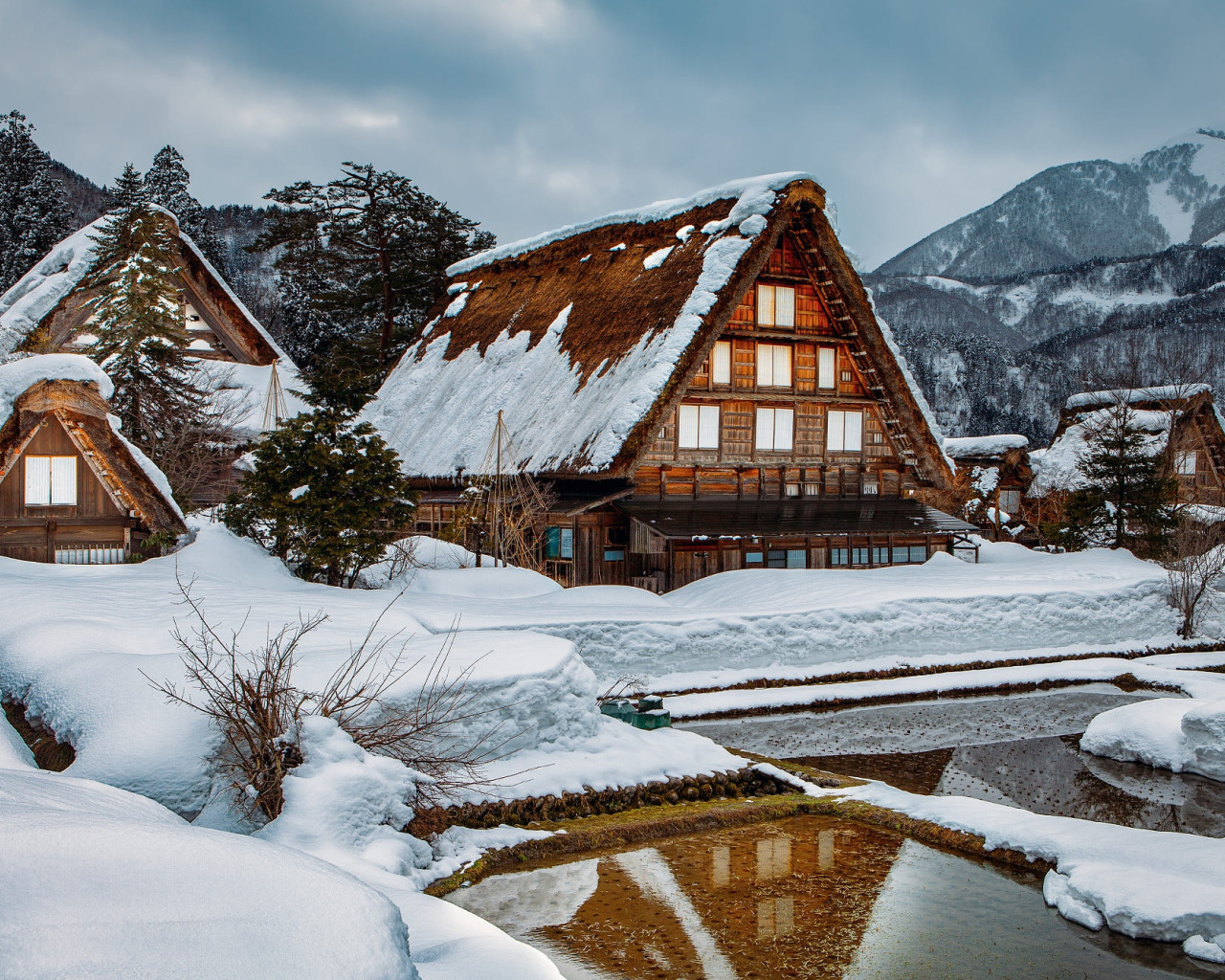 Горы снег дома. Деревня Сиракава-го Япония. Деревня Сиракава-го Япония зима. Горная деревня Shirakawa зимой, Япония. Сиракава го Япония зимой.