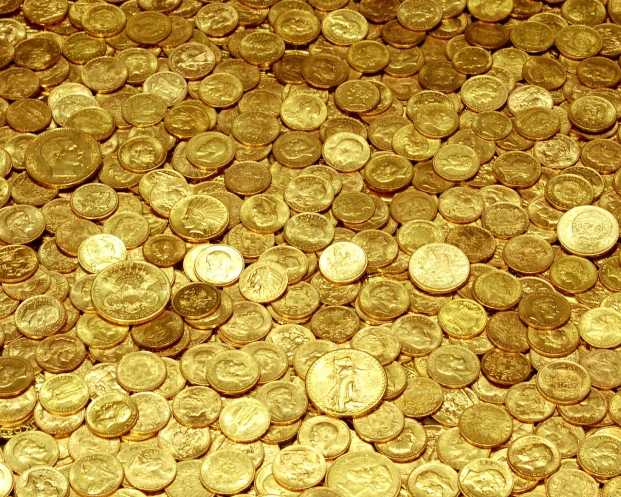 На столе лежит 100 монет