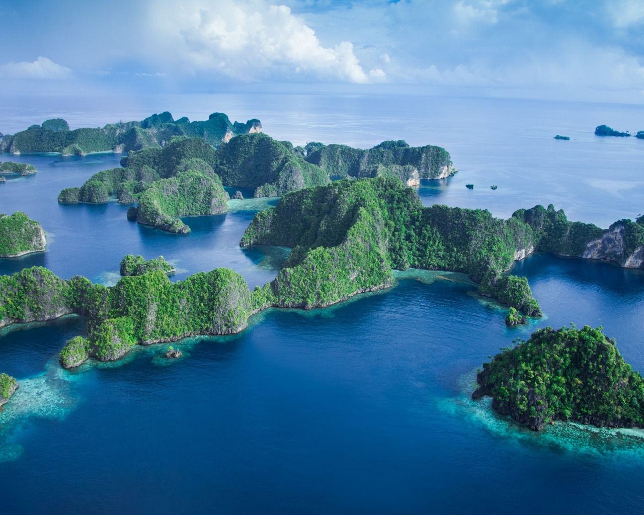 Архипелаг группа островов. Острова Раджа-Ампат. Архипелаг Индонезия. Архипелаг Талауд Индонезия. Остров Вайгео Индонезия.