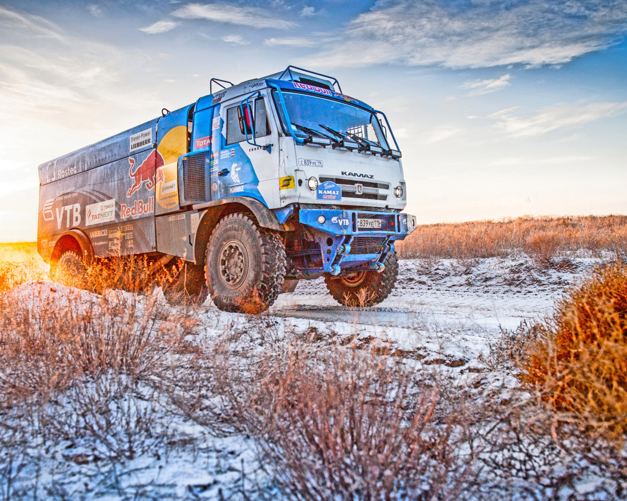 Скачать обои Зима, Снег, Грузовик, Мастер, Kamaz, Rally, Dakar, Камаз,  раздел грузовики в разрешении 1280x1024