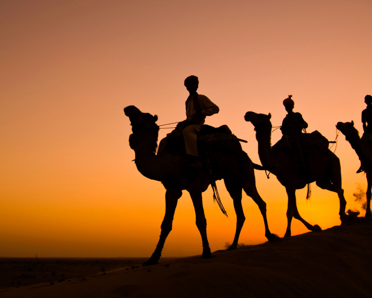 Великий шелковый путь Караван. Караван верблюдов. Караван в пустыне. Силуэты Караван пустыни.
