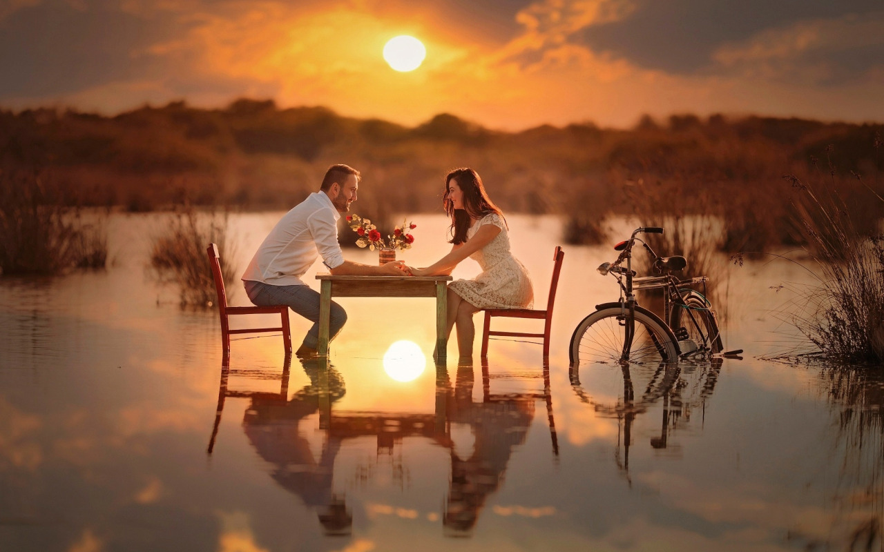 Пара столиков. Романтичные картинки. Влюбленные на природе. Красивые романтичные картинки. Романтичный пейзаж.