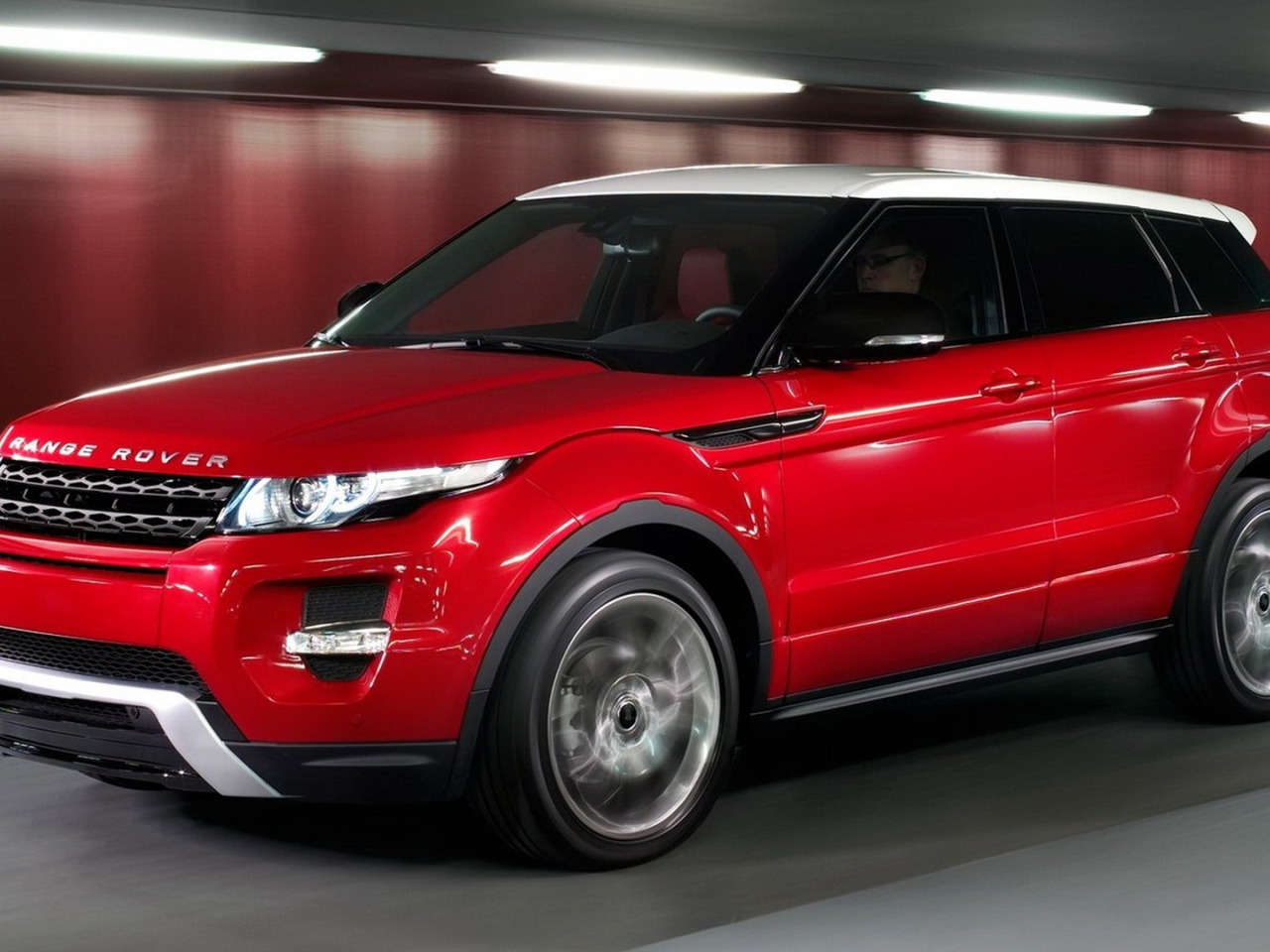 Range Rover Evoque красный