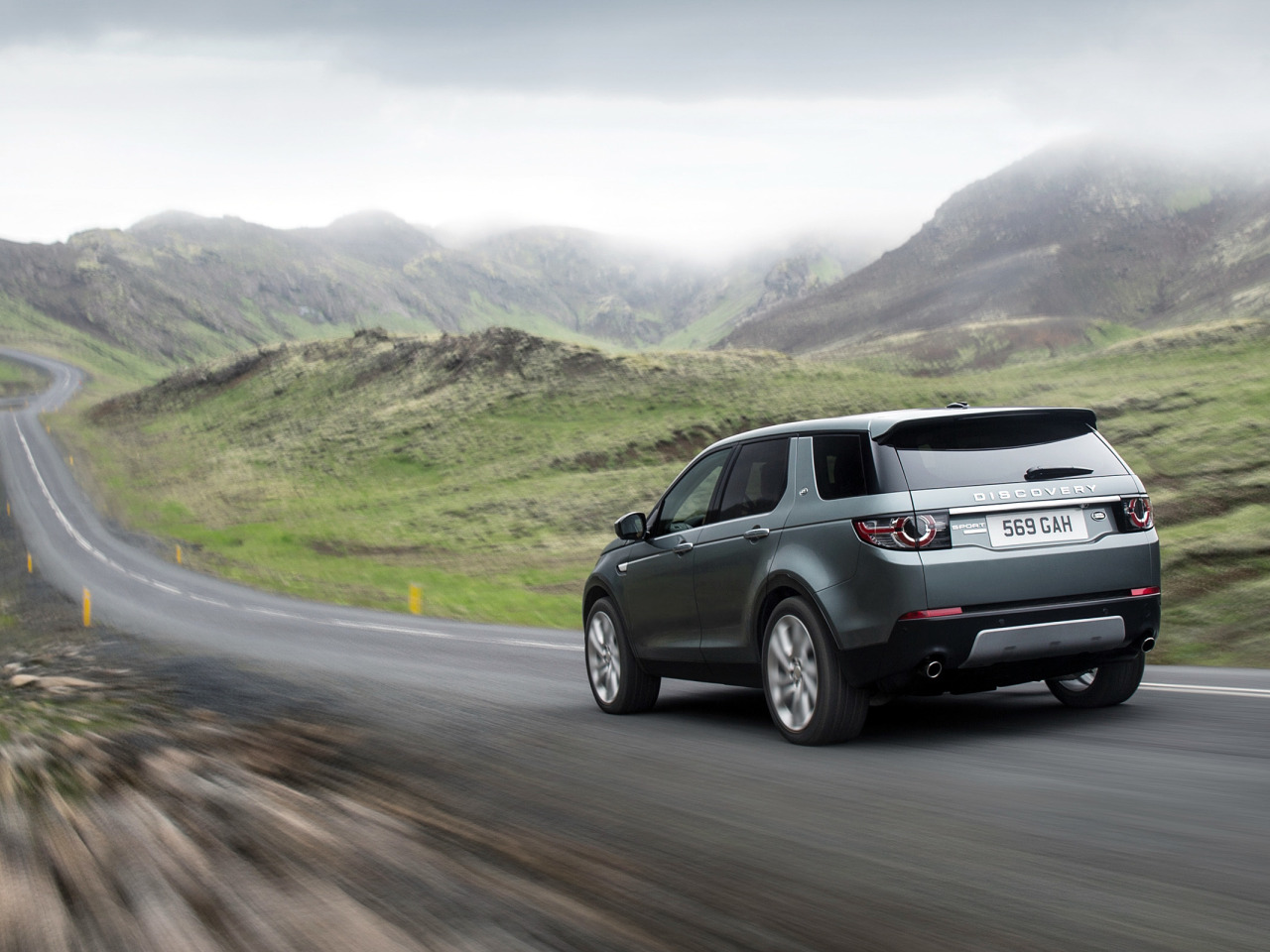 0 land. Ленд Ровер Дискавери спорт 2015. Land Rover Discovery Sport 2015. Range Rover Discovery Sport 2015. Land Rover Discovery Sport 2.2 2015 Driveline.