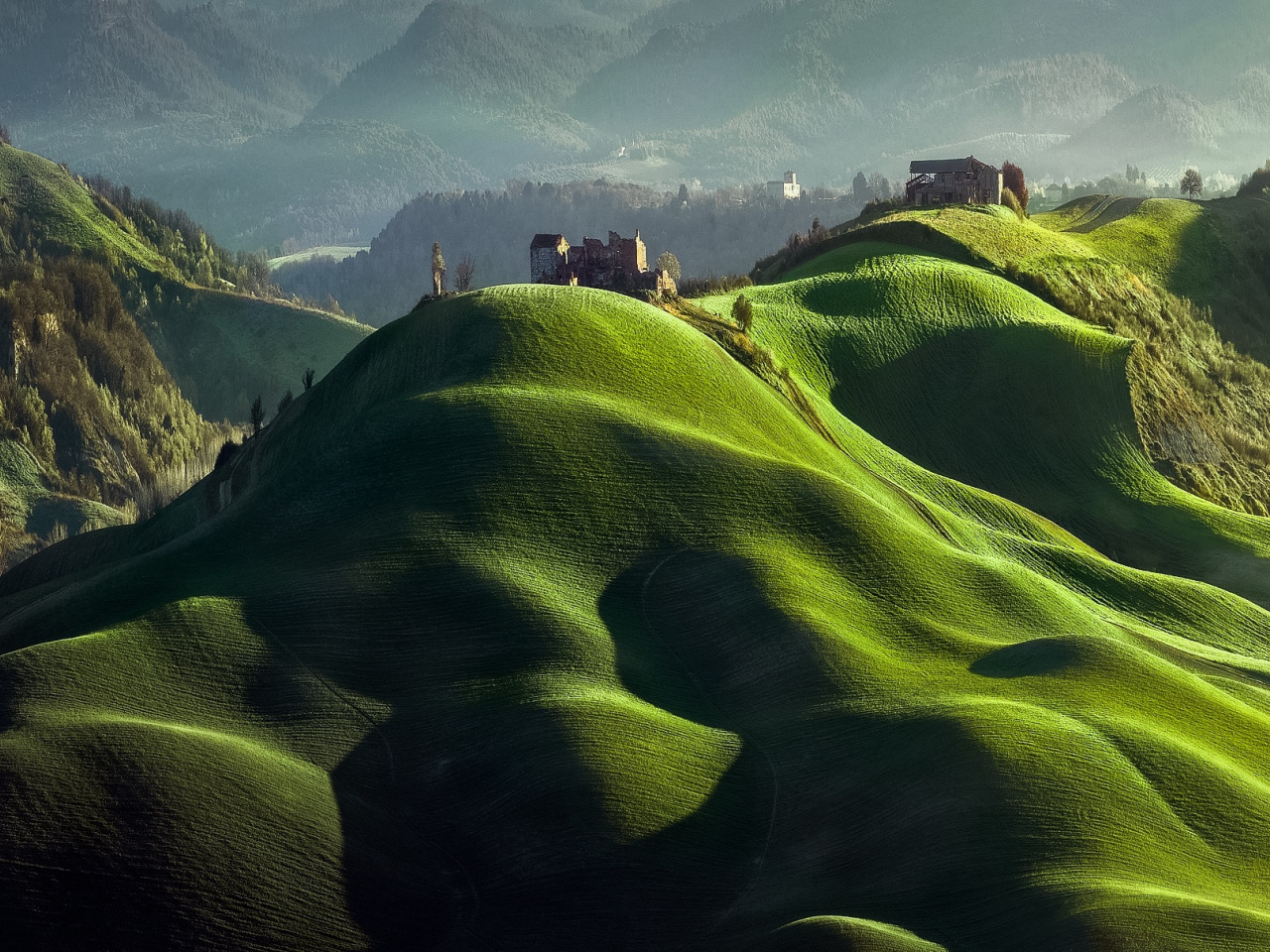 Холм трейлер. Холмы Наллихана Турция. Горы холмы. «Зеленые холмы». Холмистая местность.