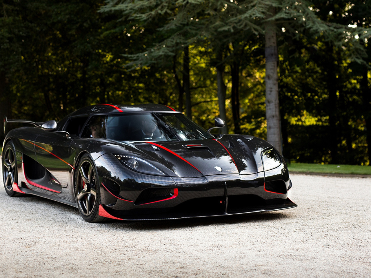 Машина Koenigsegg Agera RS