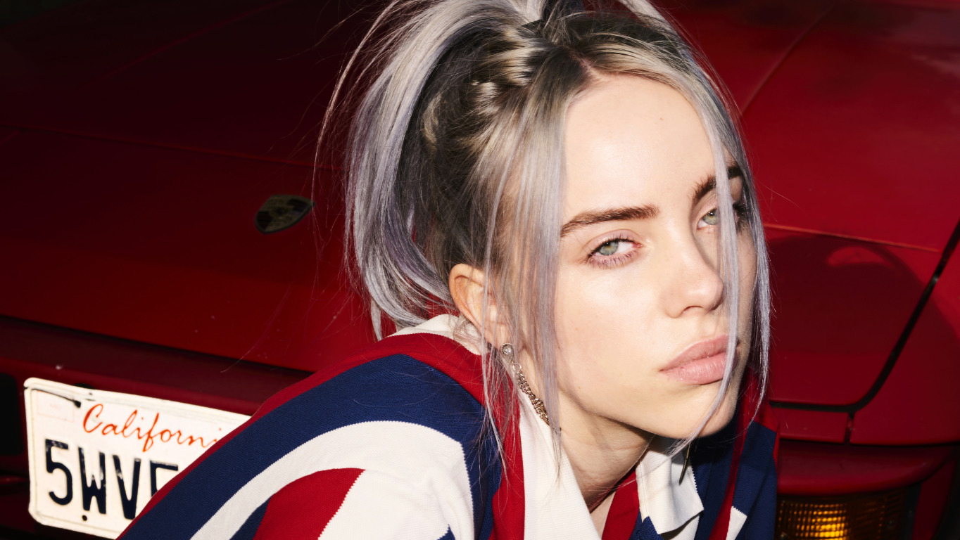 Скачать обои машина, блондинка, певица, singer, Billie Eilish, Билли Айлиш,  раздел музыка в разрешении 1364x768