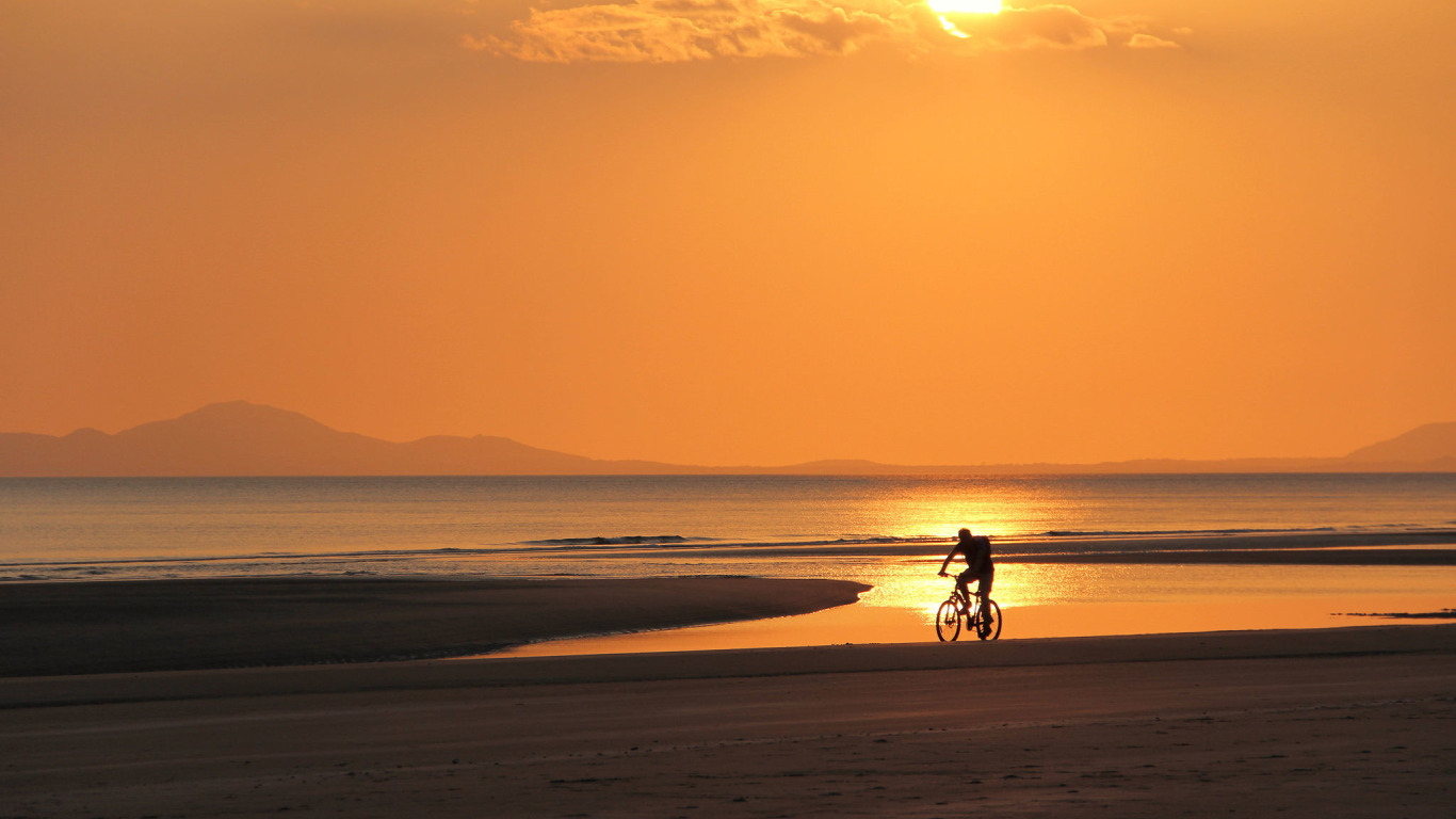 море, пляж, велосипед