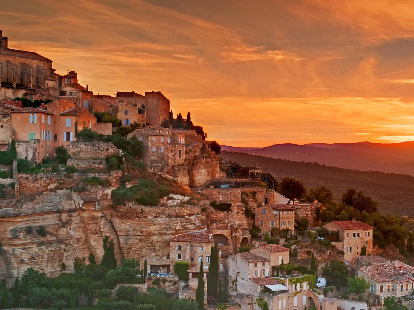 Деревня горд. Gordes Франция. Люберон Франция. Горд (Gordes) Франция. Деревня горд Прованс Франция.