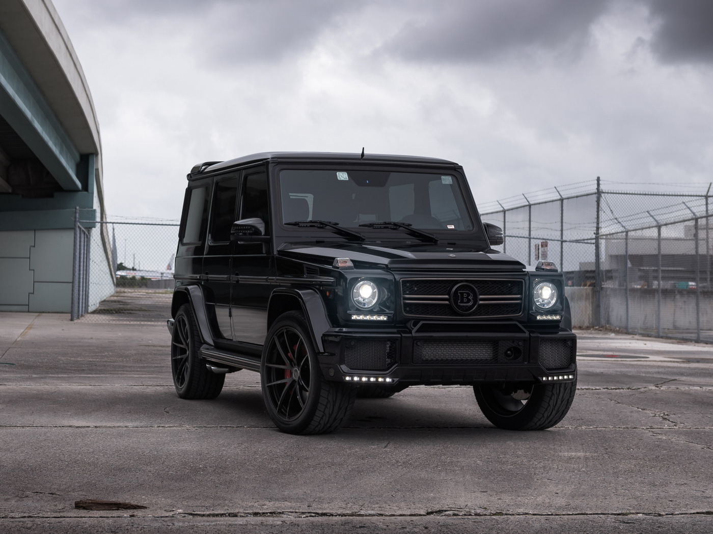 Мерседес g63 AMG В темноте