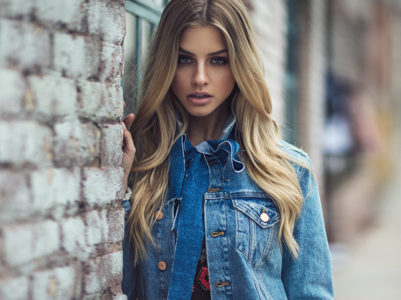 Blonde jeans. Marina Laswick портрет.