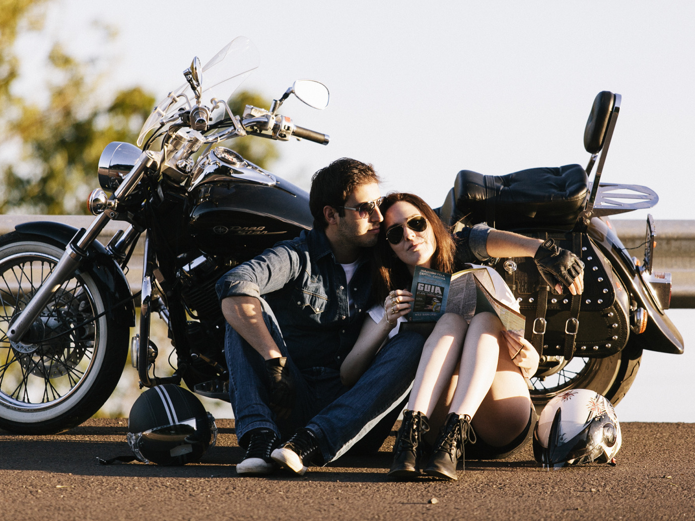 Обои для рабочего стола. sunshine, road, woman, <b>motorcycle</b>, couple, helmets...