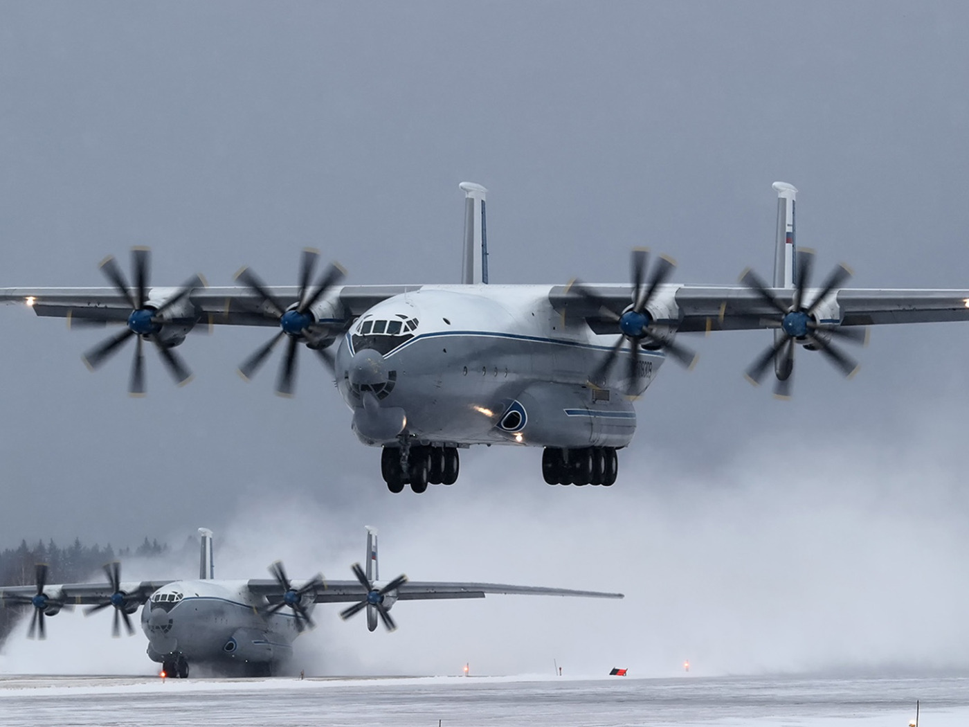 Транспортный самолет ан 22. Самолёт Антей АН-22. АН-22 ВВС РФ. Турбовинтовой самолет АН 22. АН-22 Антей РФ.