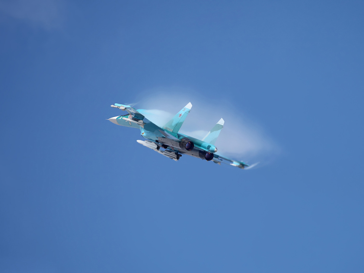 Полеты российских самолетов. Су34 самолет. Су 34. Су-34 двухдвигательный реактивный самолёт. Су 34 высший пилотаж.