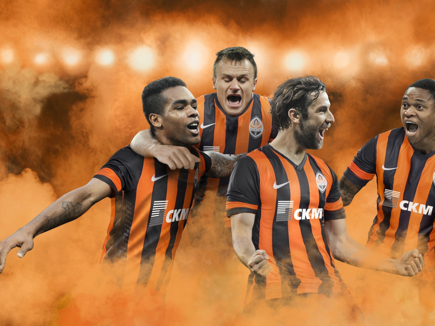 Футболисты шахтера. FC Shakhtar Donetsk. Шахтер арт. Футбольная форма Шахтер.