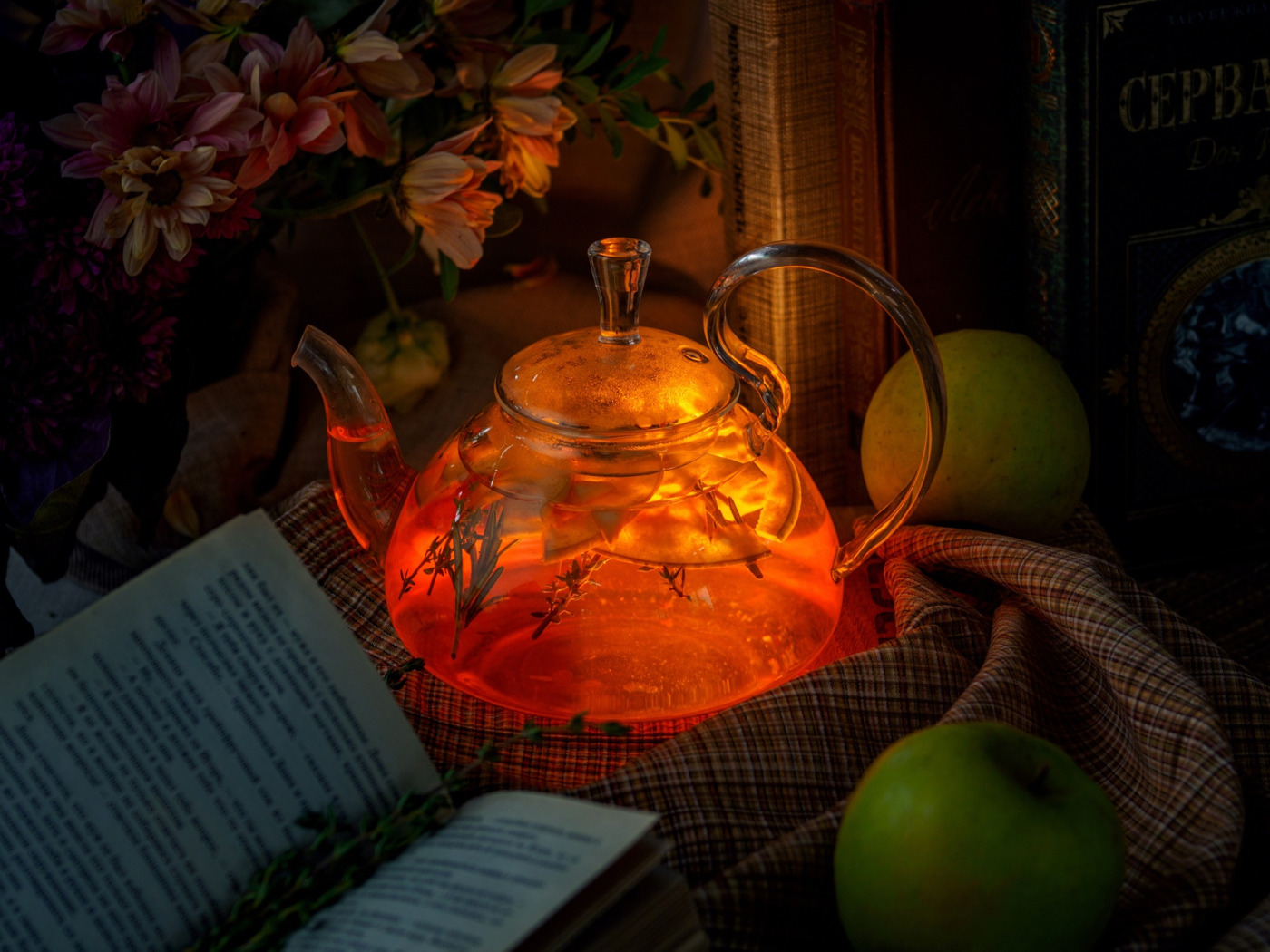 На столе у окна стояла ваза с яблоками и грушами части речи впр