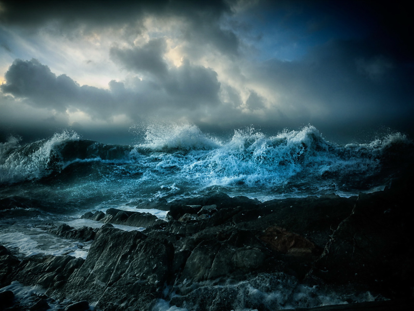 Северный Ледовитый океан шторм. Океан буря шторм. Энди Симмонс пейзаж море шторм. Атлантический океан шторм.