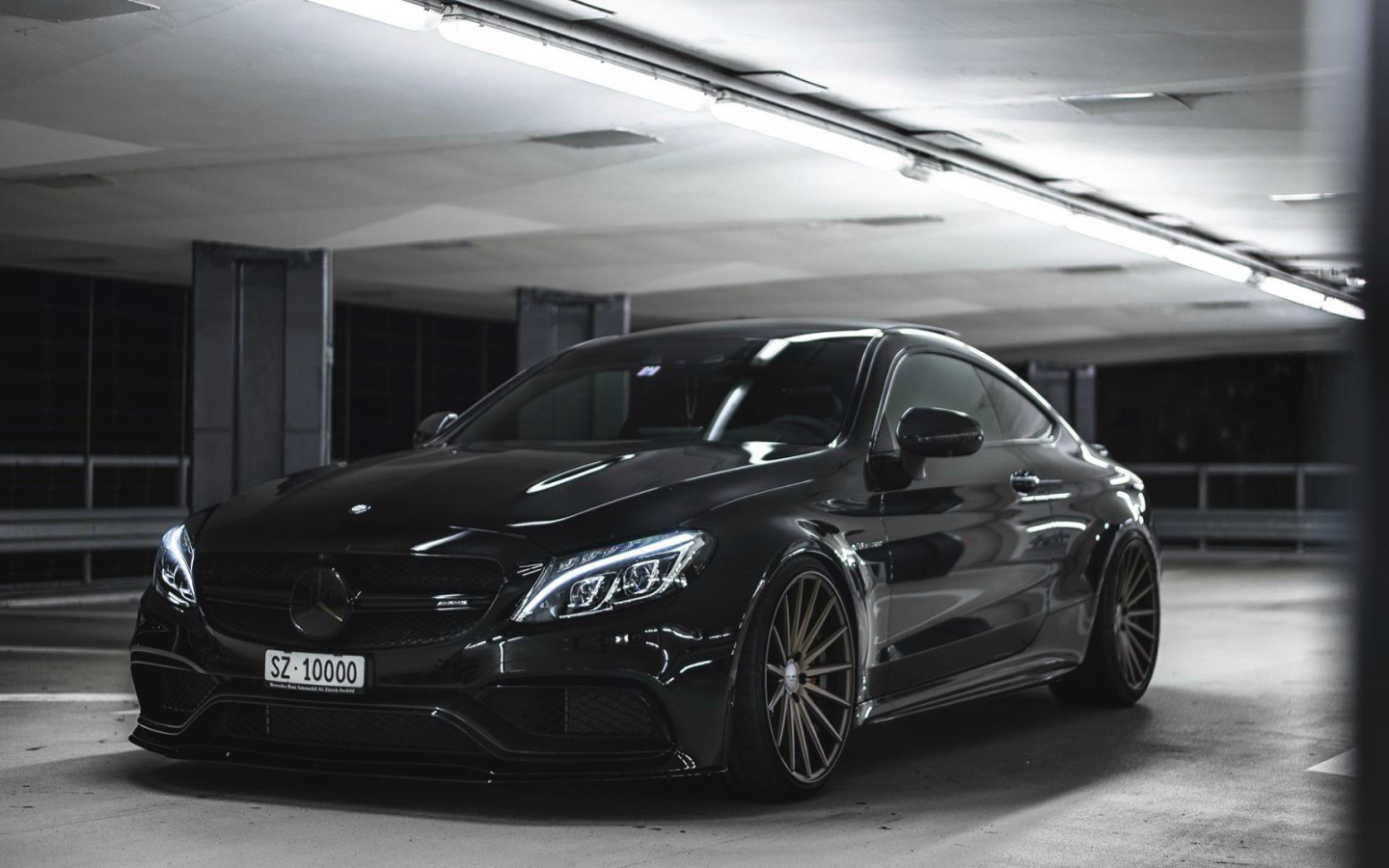 Мерседес CLS 63 AMG ночью