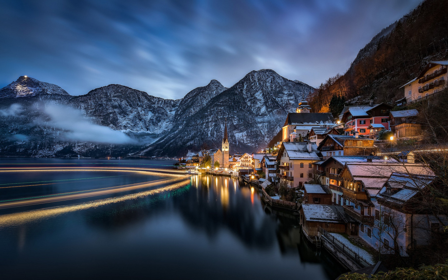 Озеро в Австрии Хальштатт. Австрия Халльштатт горы озеро Lake Hallstatt Альпы. Гальштат Австрия ночью. Озеро Гальштат Австрия обои.